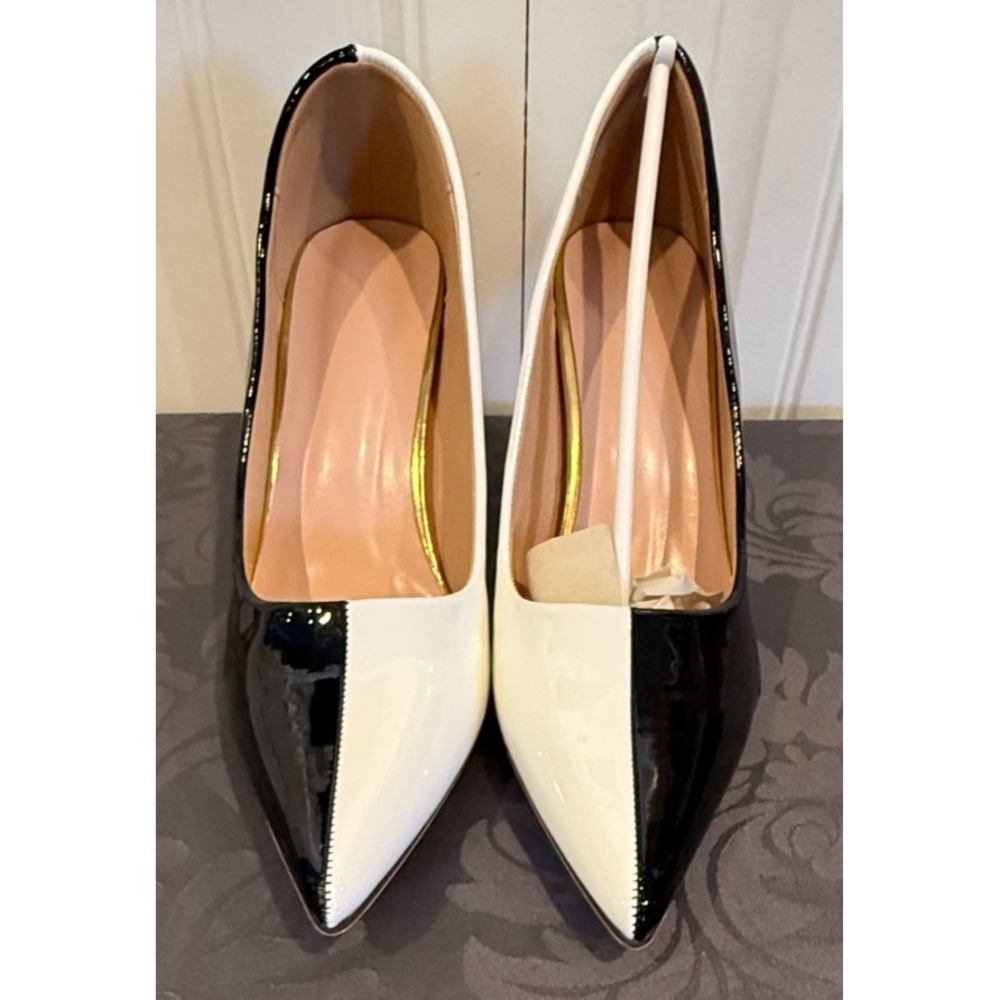 Women's Black White Patent Leather Pointed Toe Pumps Size 41 Kitten Heel - Picture 2 of 8